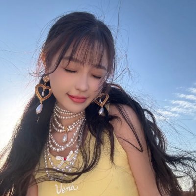 穿进游戏后她们都想辅助我修行